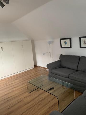 Zentrales Dachgeschossapartment In Leichligen 라이힐링겐 외부 사진